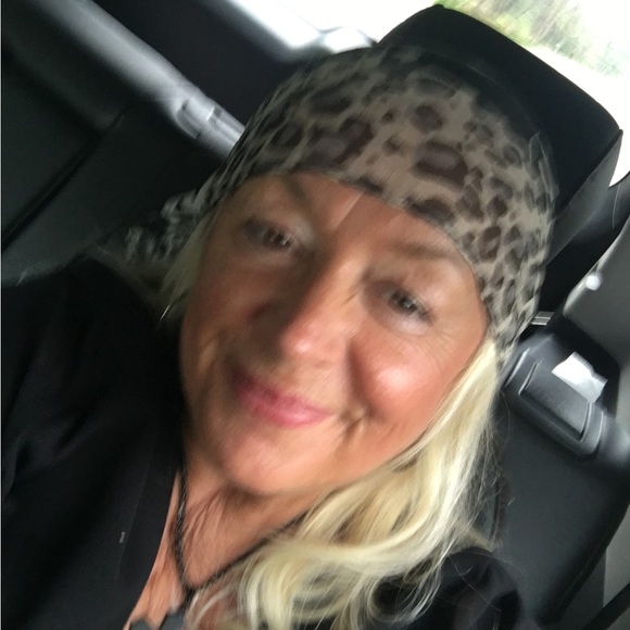 Meet your Posher, Vicky - Picture 3 of 3